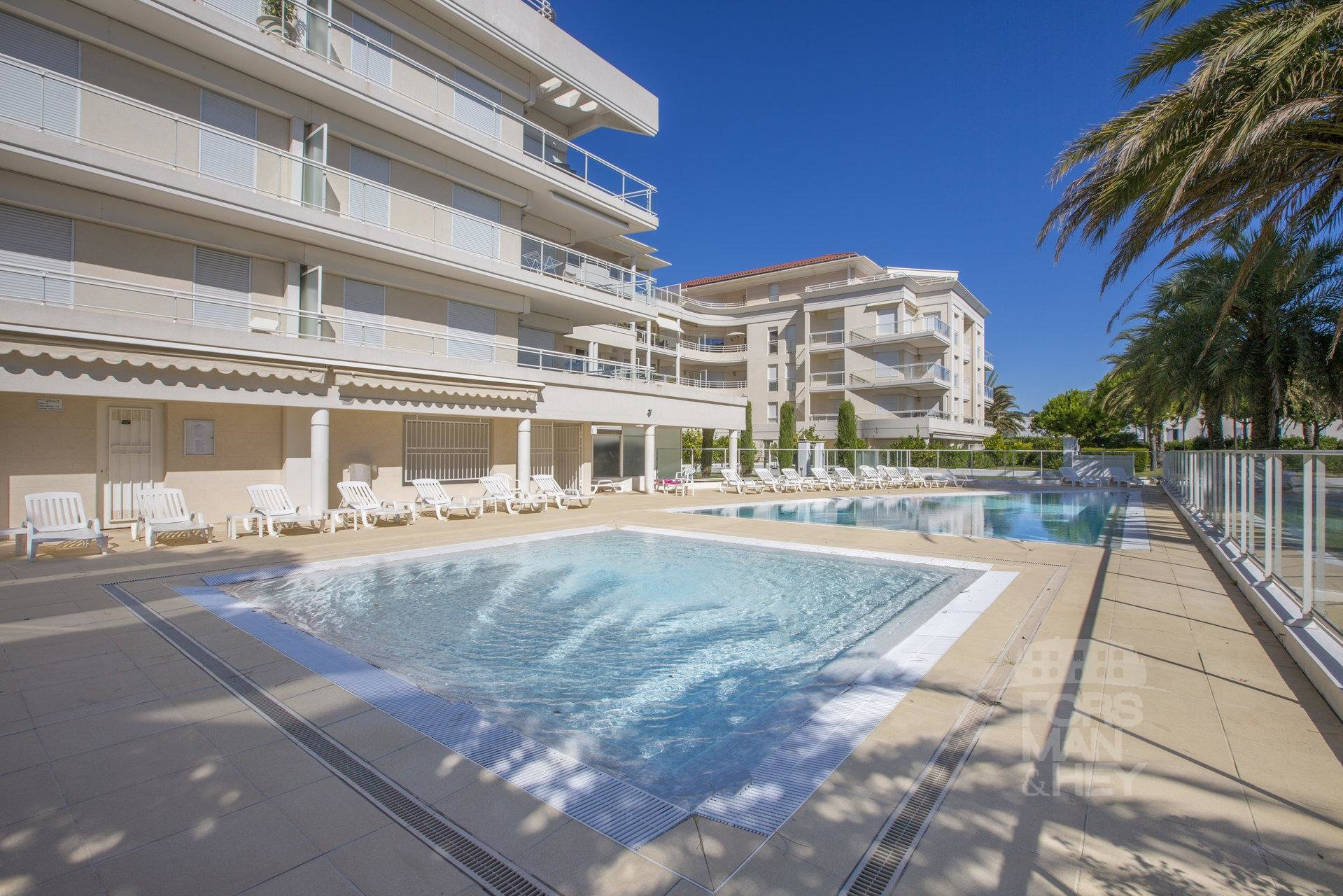 vente 2 Pièces au bord de la mer Cannes La Bocca Forsman & Hey