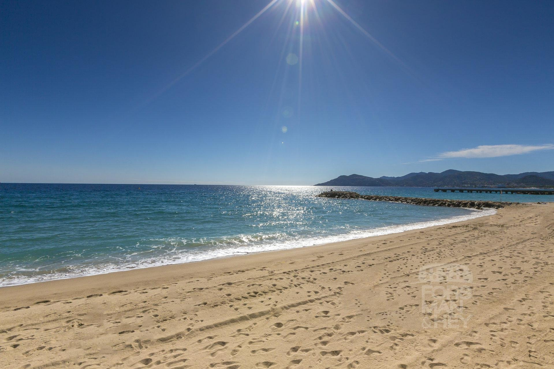 vente 2 Pièces au bord de la mer Cannes La Bocca Forsman & Hey